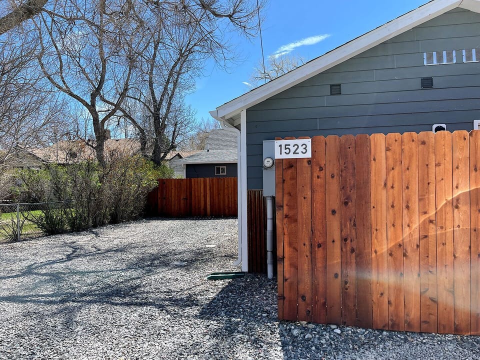 Private parking space, outdoor grill and outdoor seating