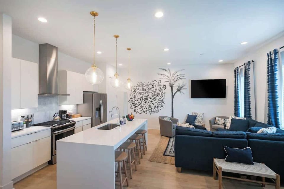 Two kitchens & Two Living Rooms (Living Room 1)