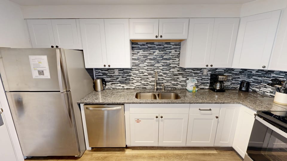 Condo, 2 Bedrooms | Private kitchen | Fridge, oven, coffee/tea maker, toaster