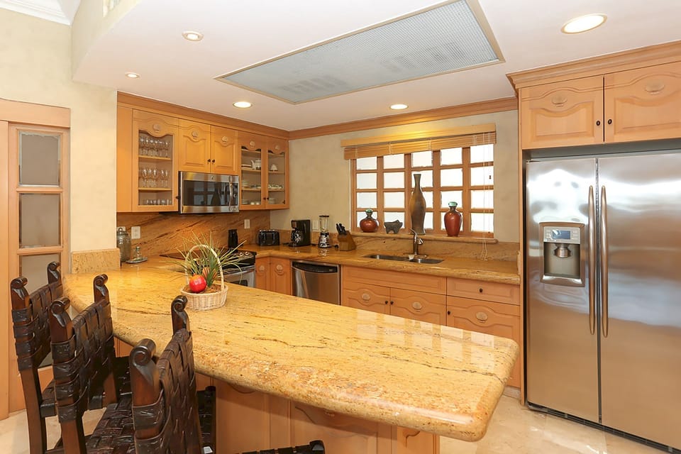 full kitchen