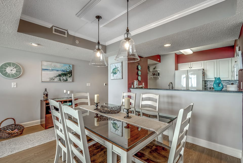 Seating for six at the dining table