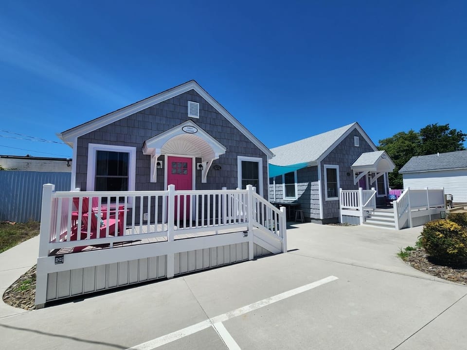 Walkable to town, shops, restaurants, and the waterfront park - offering everyday convenience and outdoor enjoyment.