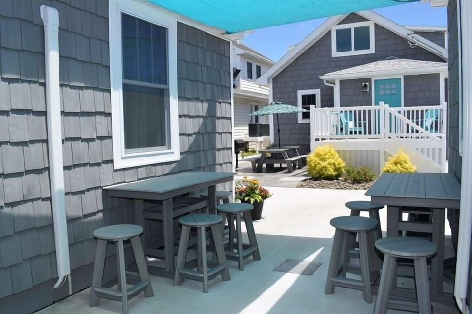 Enjoy a fantastic outdoor space with a sun-sail shaded lounge area and a picnic spot complete with grills - ideal for relaxing or entertaining.