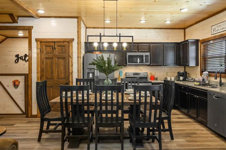 Full Size Modern Kitchen. Seating for 8 at dining table there is additional seating on main balcony