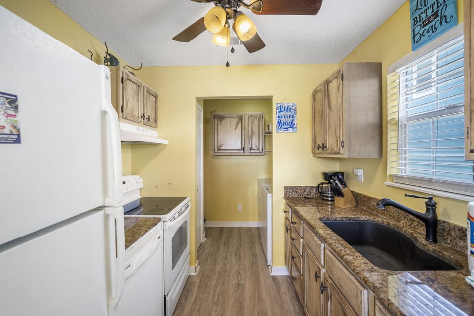 House, 3 Bedrooms, Balcony, Beachside | Private kitchen | Fridge, oven, stovetop, dishwasher