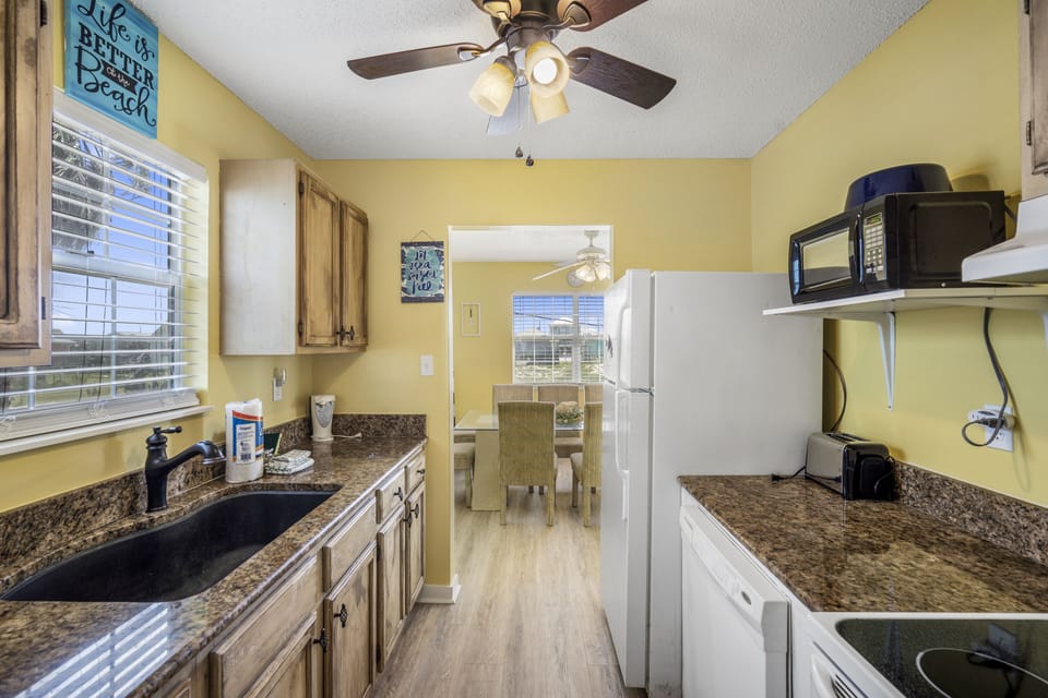 House, 3 Bedrooms, Balcony, Beachside | Private kitchen | Fridge, oven, stovetop, dishwasher