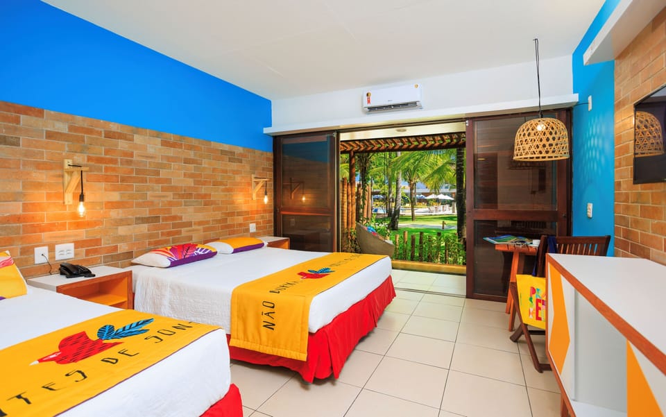 Apartamento Quintal Vista Piscina | Minibar, in-room safe, individually furnished, desk