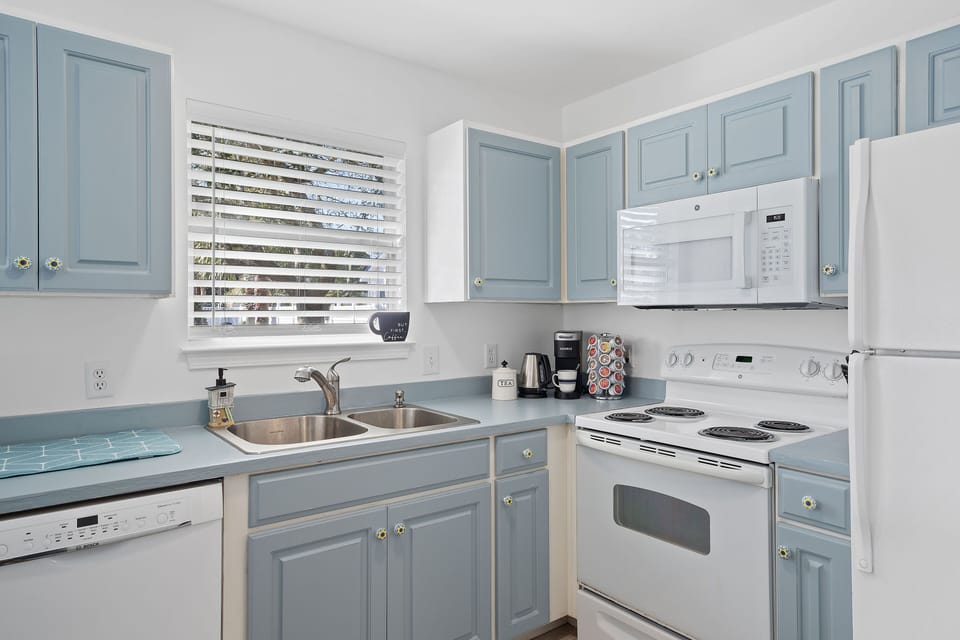Kitchen: includes everything you need to feel at home; Keurig K-Pods stocked