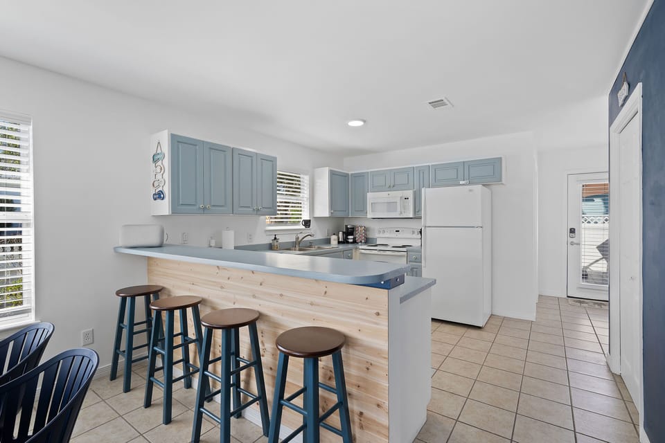 Kitchen: counter seating for 4. Play your favorite tunes on the smart speaker!