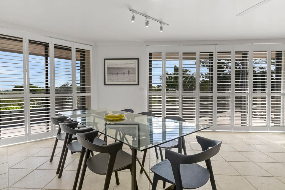 Premium quality dining setting with a delightful outlook 