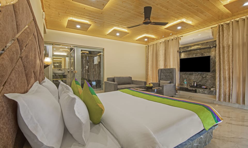 Deluxe Room | Desk, soundproofing, rollaway beds, free WiFi