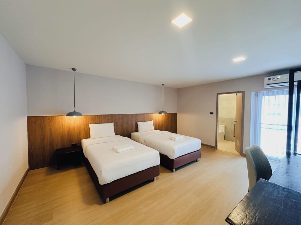 Deluxe Room | In-room safe, desk, free WiFi, bed sheets