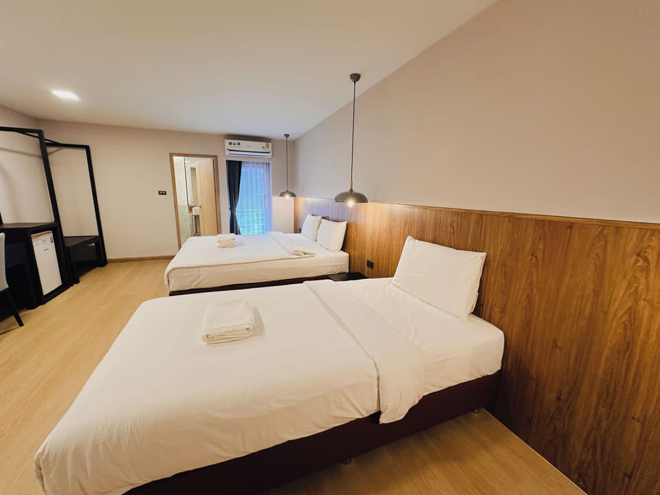 Family Room | In-room safe, desk, free WiFi, bed sheets