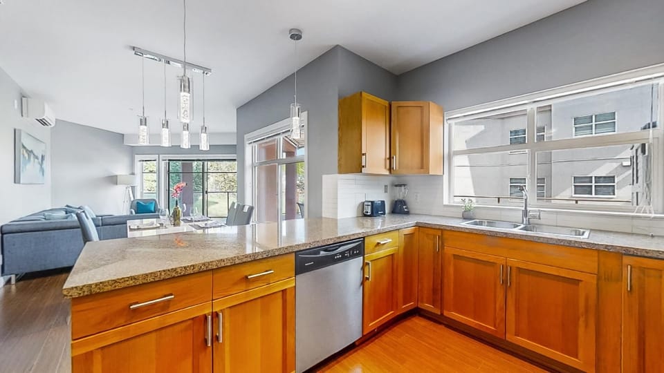 Deluxe Apartment, 1 Bedroom, Pool Access, Mountain View | Private kitchen | Microwave, oven, blender, dining table
