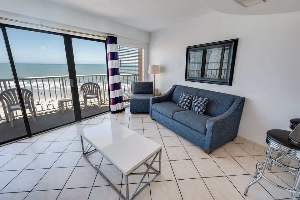 Amazing Living Room with Views of the Ocean ☀️
