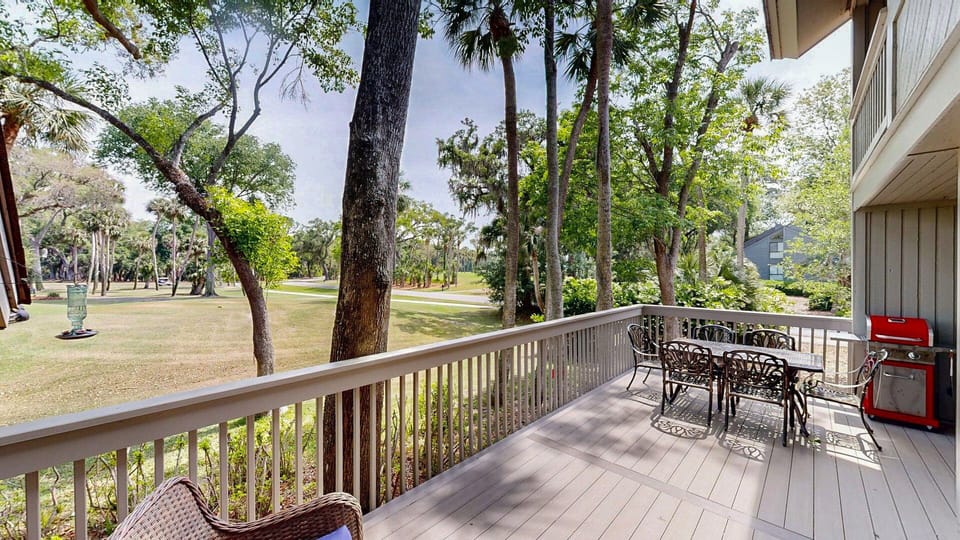 Private Deck with Outdoor Dining