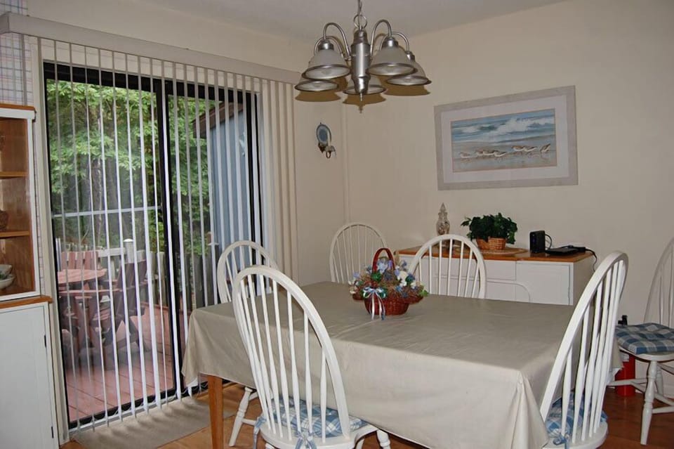 Dining Area with access to Back Deck