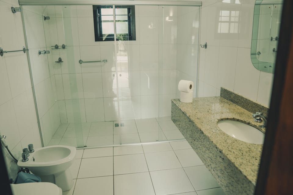Superior Chalet (Sextuplo) | Bathroom | Shower, eco-friendly toiletries, towels