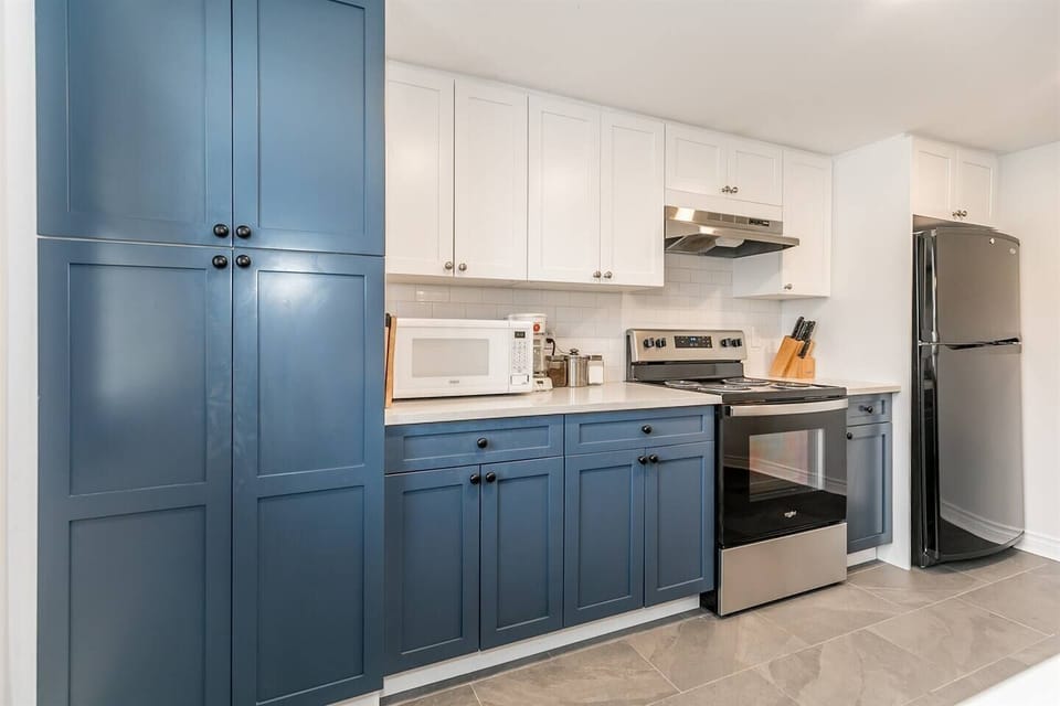 Open concept kitchen with all the fixings. Coffee, tea, sugar are there to greet you in the morning. Coffee pot, dishwasher, stove, oven, bowls, plates, dish cloths, baking tins etc.