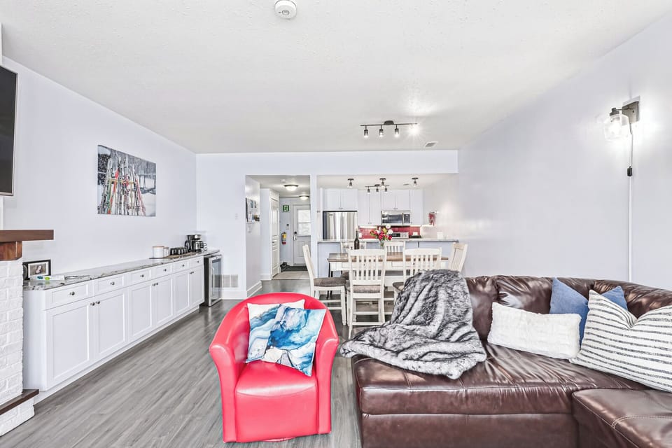 Cozy and renovated condo