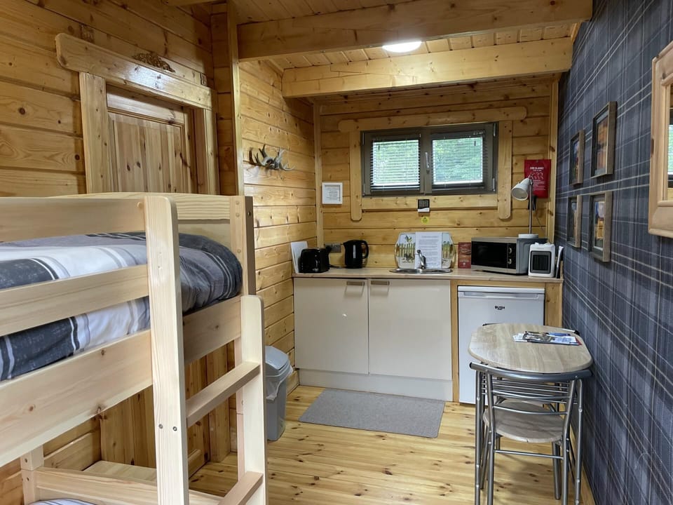 Cabin | 1 bedroom, iron/ironing board, travel crib, free WiFi