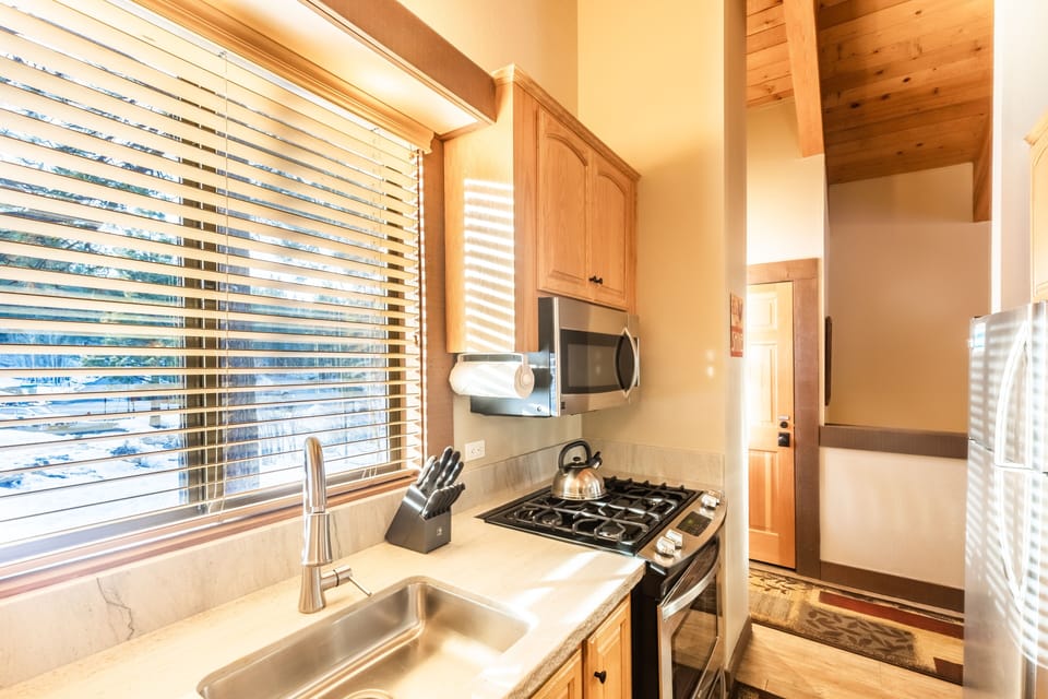 Indoors, Room, Home Decor, Oven, Kitchen