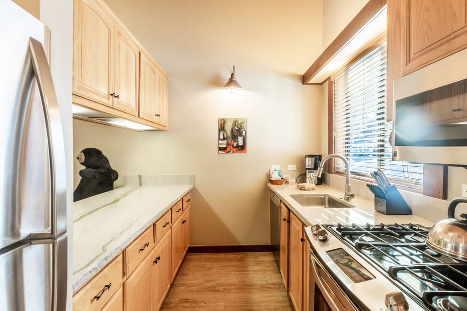 Room, Indoors, Flooring, Kitchen, Shelf