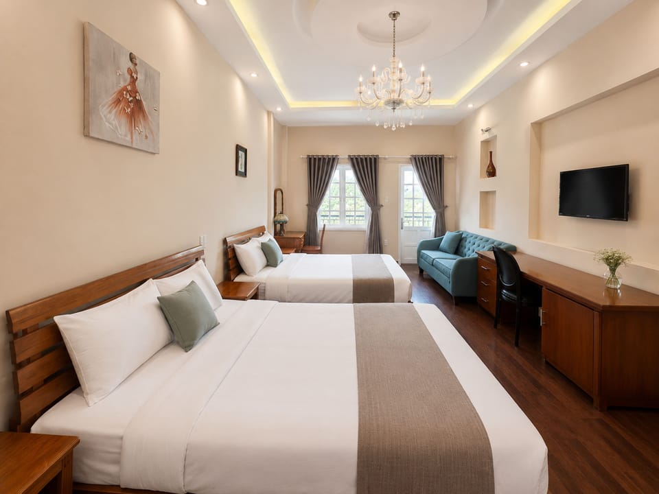 Family Suite | Down comforters, pillowtop beds, minibar (some free items), in-room safe
