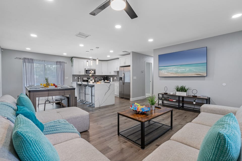 Make the most of your stay with your family and friends in this amazing open area where you can access our cozy living, dining area, and kitchen. 