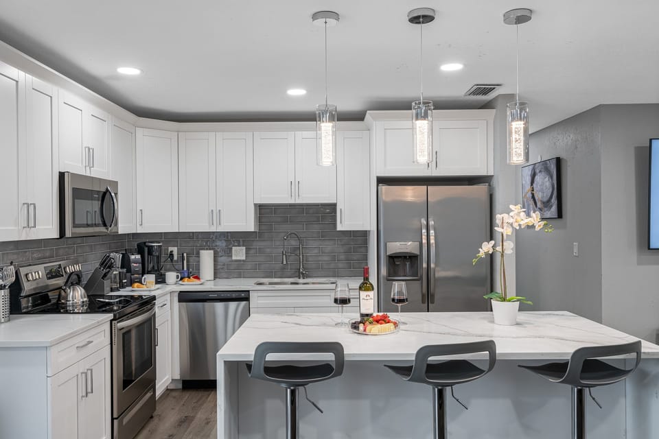 Everyone wants to join the food preparation? Our kitchen can surely accommodate everyone! Don't hesitate to send us a message if you have questions regarding the property!