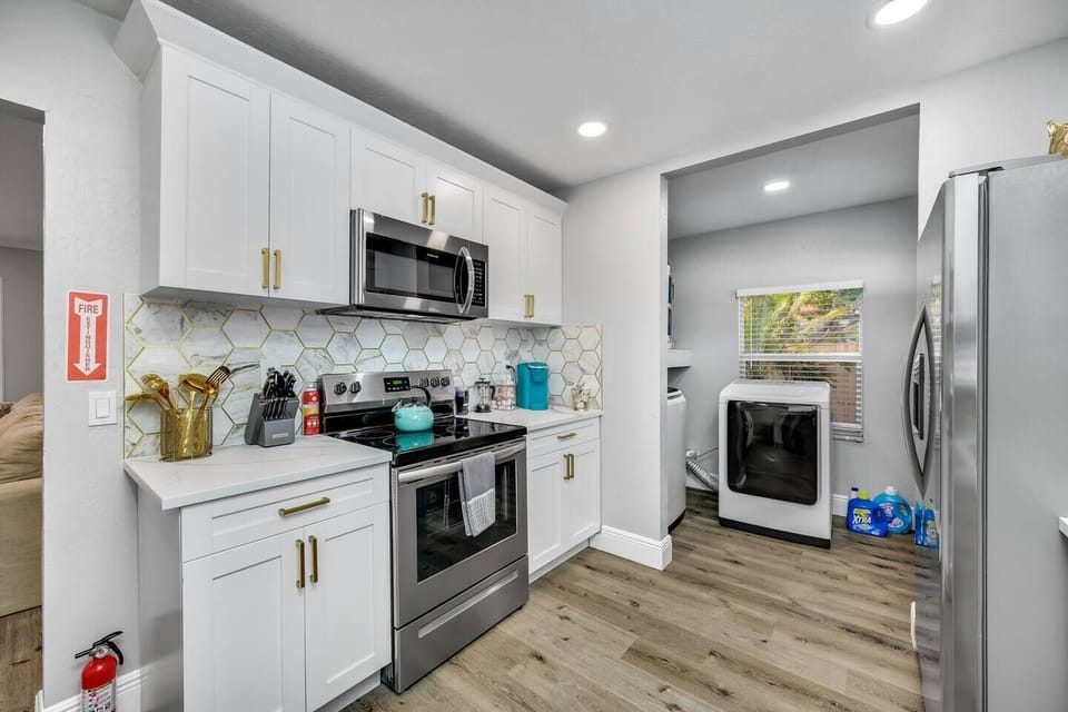 Beautiful modern kitchen that has everything that you would need during your stay! Great way to show loved ones your love and appreciation is through food. Inquire now!