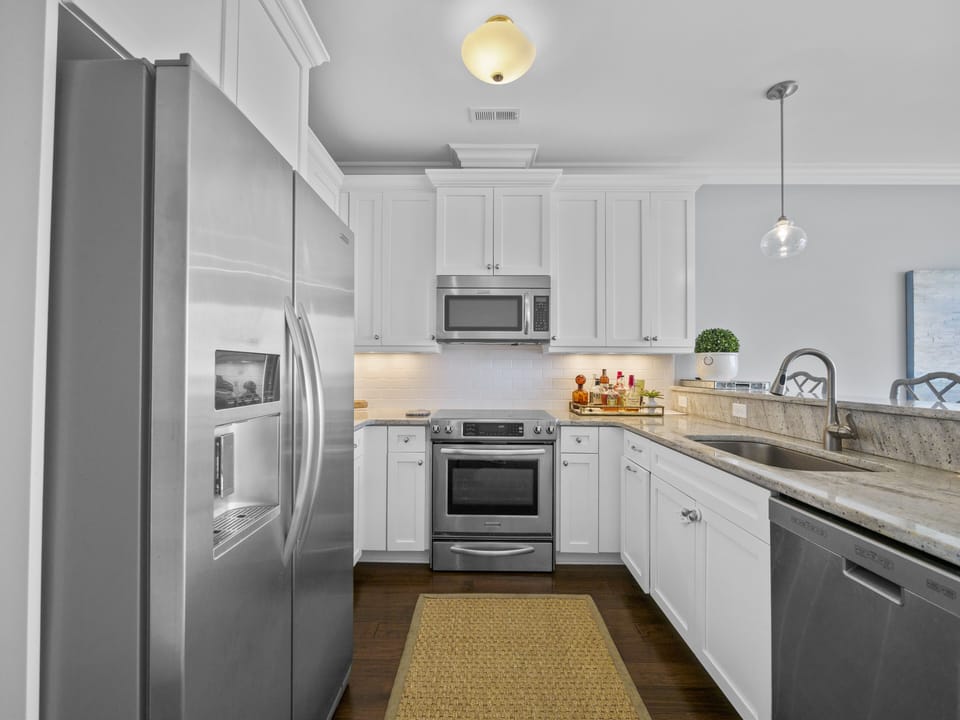 Premium stainless steel appliances w/ Pottery Barn dishware and quality cookware