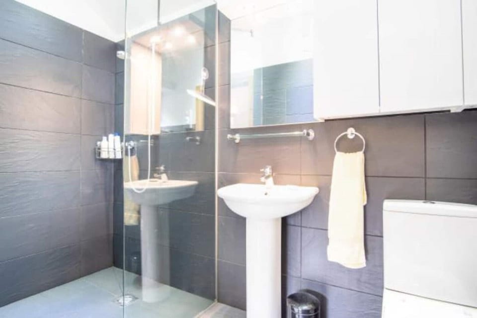 En-Suite bathroom to King Bedroom