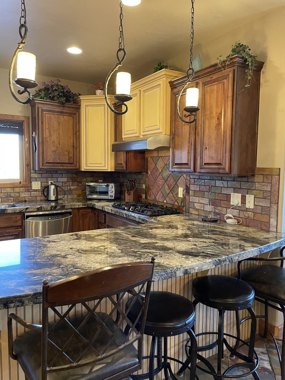 4 bar stools and dining table to seat 8