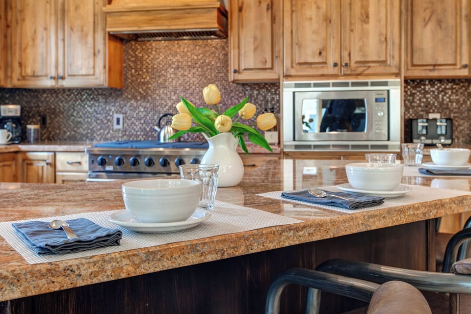 Center Island and Walk-in Pantry