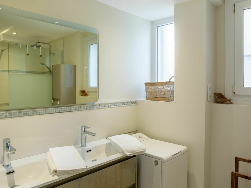 Mirror, Property, Tap, Sink, Plumbing Fixture, Window, Bathroom Sink, Cabinetry, Interior Design