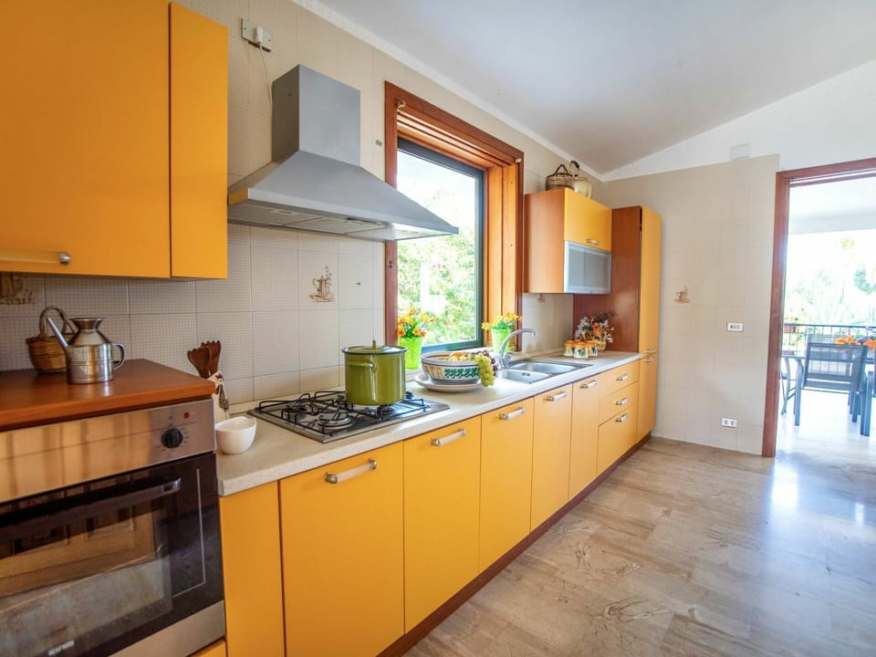 Cabinetry, Countertop, Kitchen Sink, Property, Furniture, Tap, Kitchen Appliance, Building, Kitchen Stove, Kitchen
