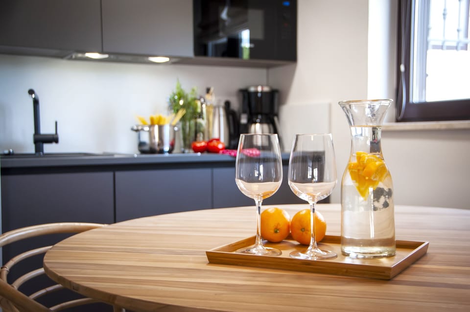 Coffee/tea maker, electric kettle