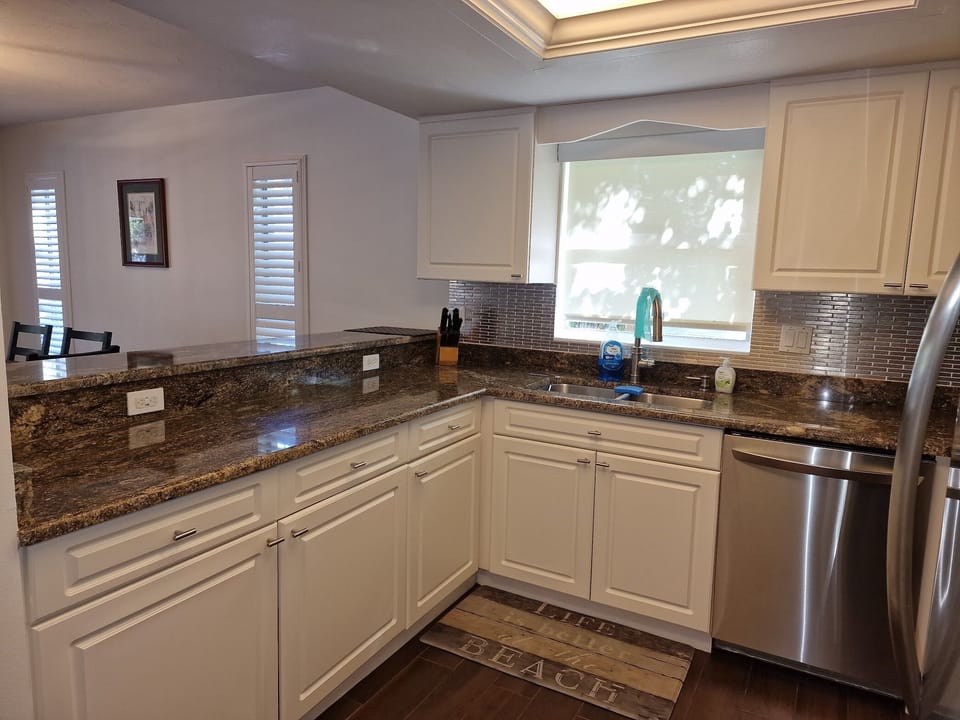 Modern, well-stocked kitchen