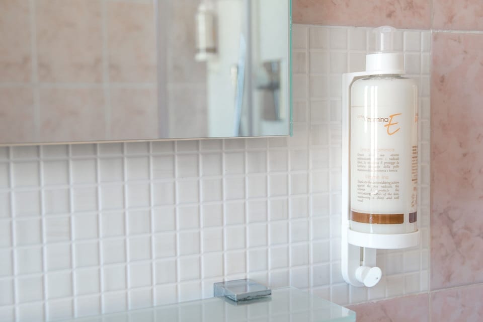 Shower, rainfall showerhead, free toiletries, hair dryer