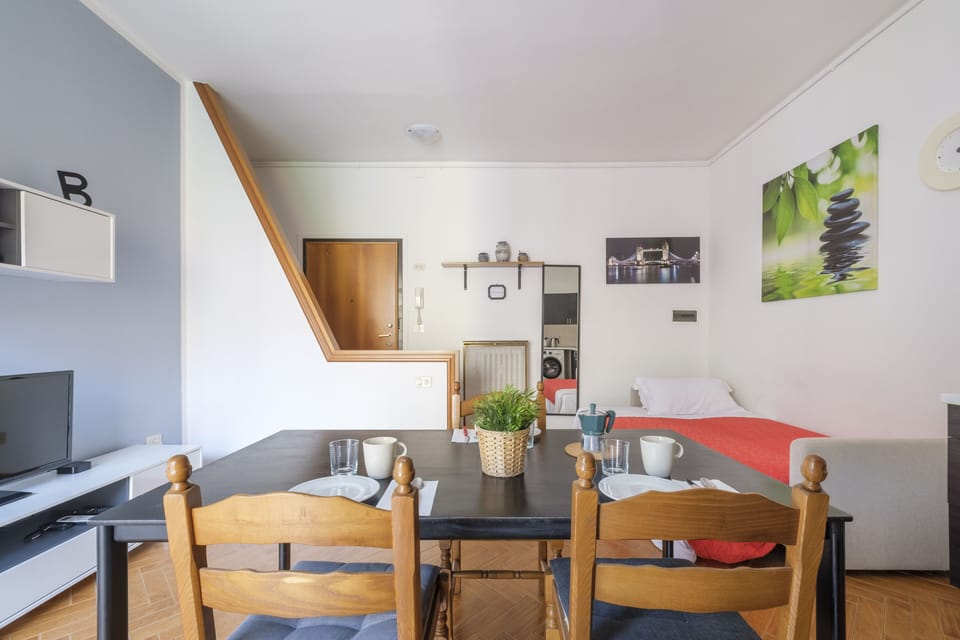 Apartment | Living area | Flat-screen TV