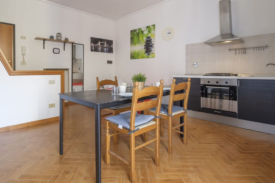 Apartment | Living area | Flat-screen TV