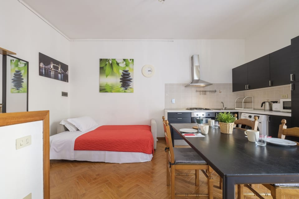 Apartment | Living area | Flat-screen TV