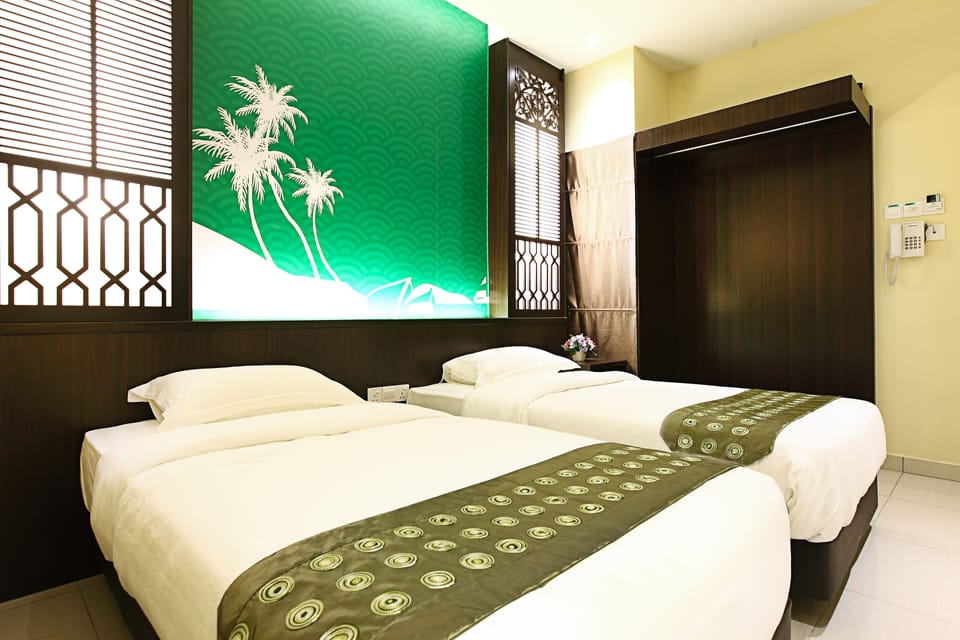 Superior Twin Room | In-room safe, WiFi (free), bed sheets