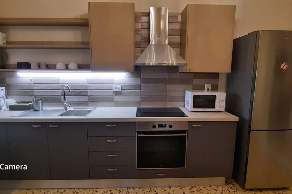 Apartment | Private kitchen | Fridge, microwave, oven, stovetop