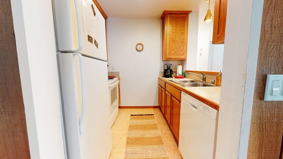 Flooring, Room, Indoors, Hardwood, Floor