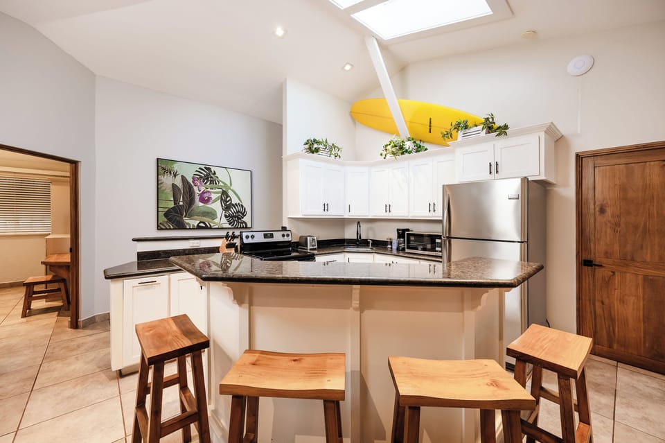 Iguana Room Kitchen / Dining Island