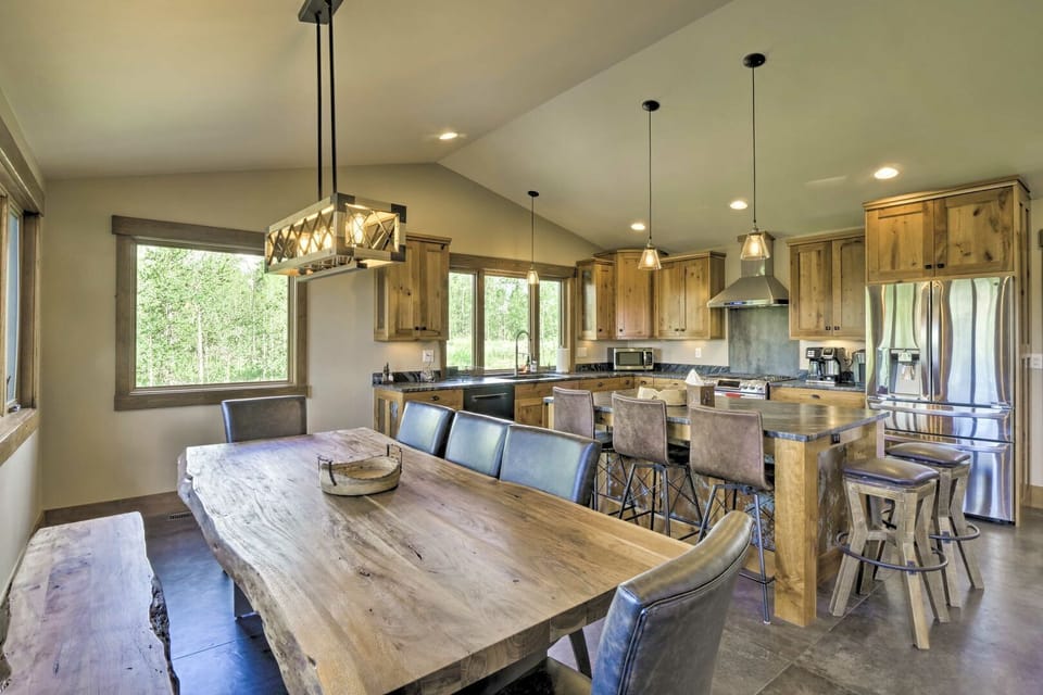 With the open floor plan the dining kitchen is right there for cooks and support able to enjoy