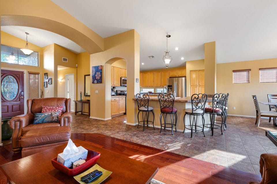 Eat a quick breakfast at the breakfast bar before heading out for hiking or golf