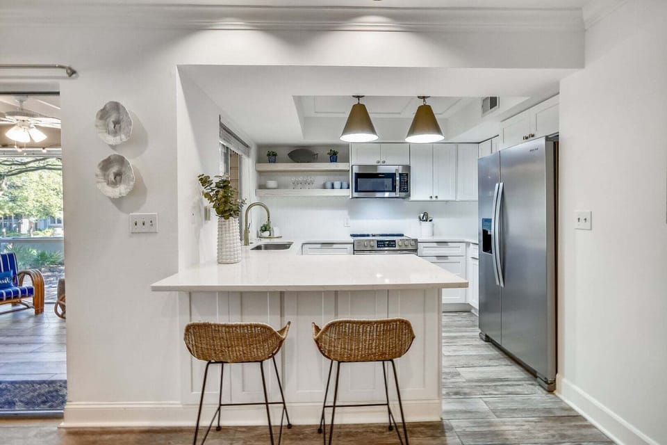 Eat-in bar seating